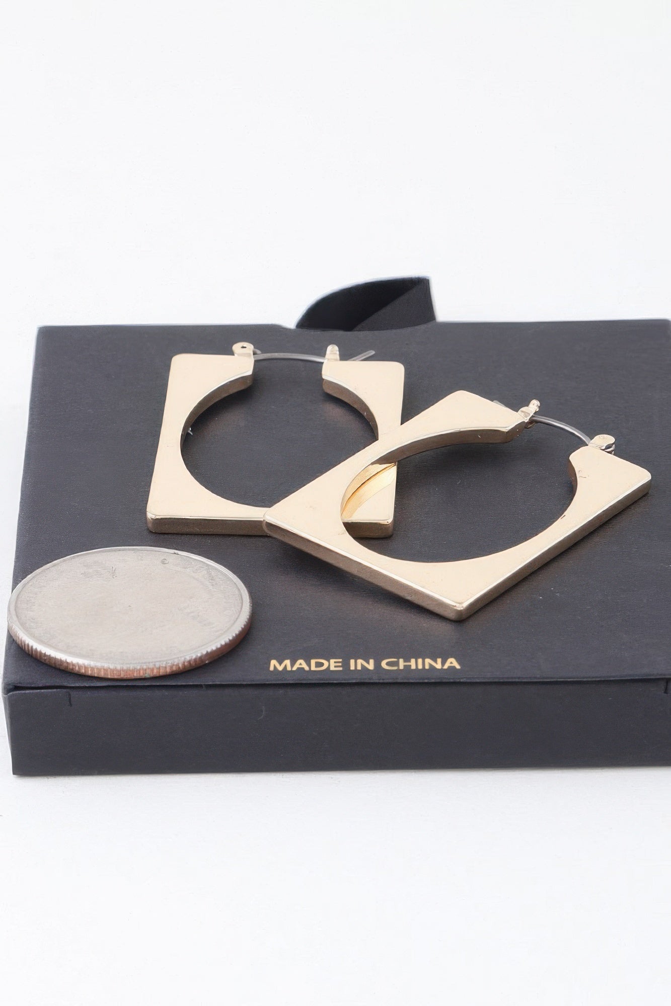 Portrait Frame Cut Earrings - AV Fashion’s