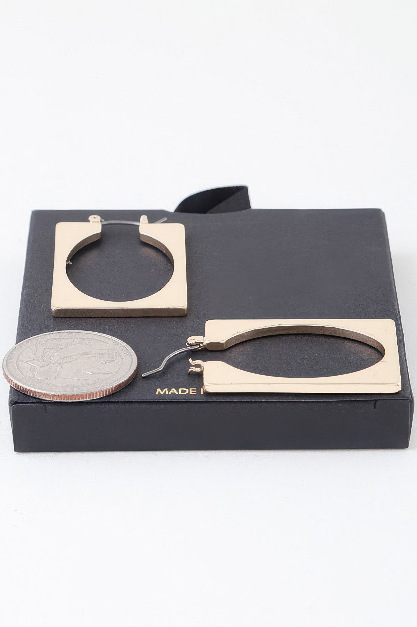 Portrait Frame Cut Earrings - AV Fashion’s